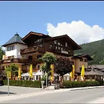 公寓 Lorenzoni, Cafe Konditorei Helmut Lorenzoni 蒂罗尔-基希贝格