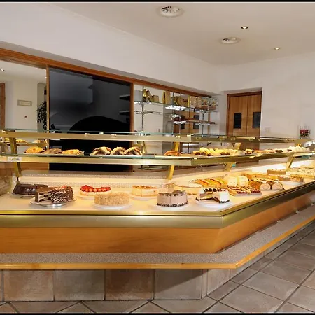 Lorenzoni, Cafe Konditorei Helmut Lorenzoni 티롤 키르흐베르크