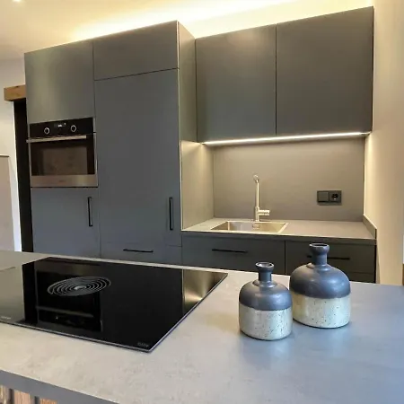 Lorenzoni, Cafe Konditorei Helmut Lorenzoni Apartament Kirchberg in Tirol