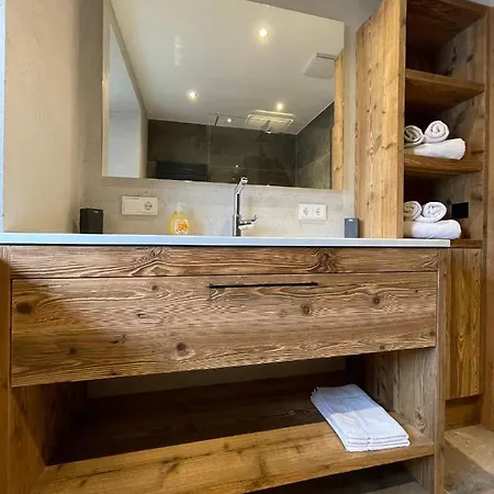 Lorenzoni, Cafe Konditorei Helmut Lorenzoni Apartamento Kirchberg in Tirol
