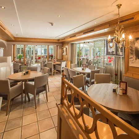 Lorenzoni, Cafe Konditorei Helmut Lorenzoni Apartamento Kirchberg in Tirol