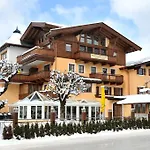 Lorenzoni, Cafe Konditorei Helmut Lorenzoni 아파트
