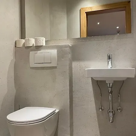 Lorenzoni, Cafe Konditorei Helmut Lorenzoni Apartman *